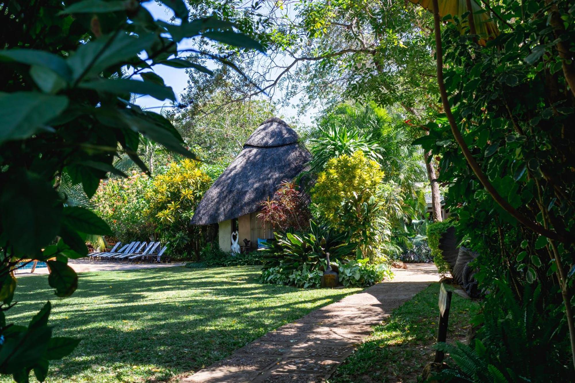 Bayete Guest Lodge Victoriawatervallen Buitenkant foto