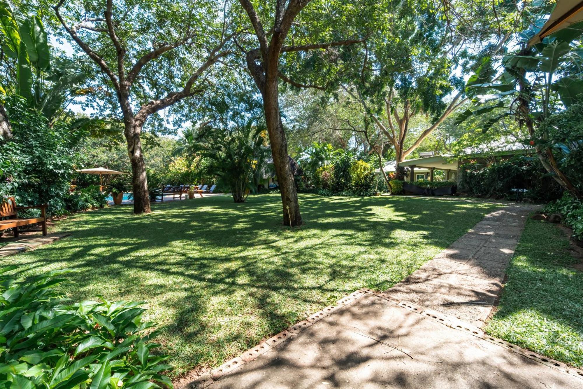 Bayete Guest Lodge Victoriawatervallen Buitenkant foto